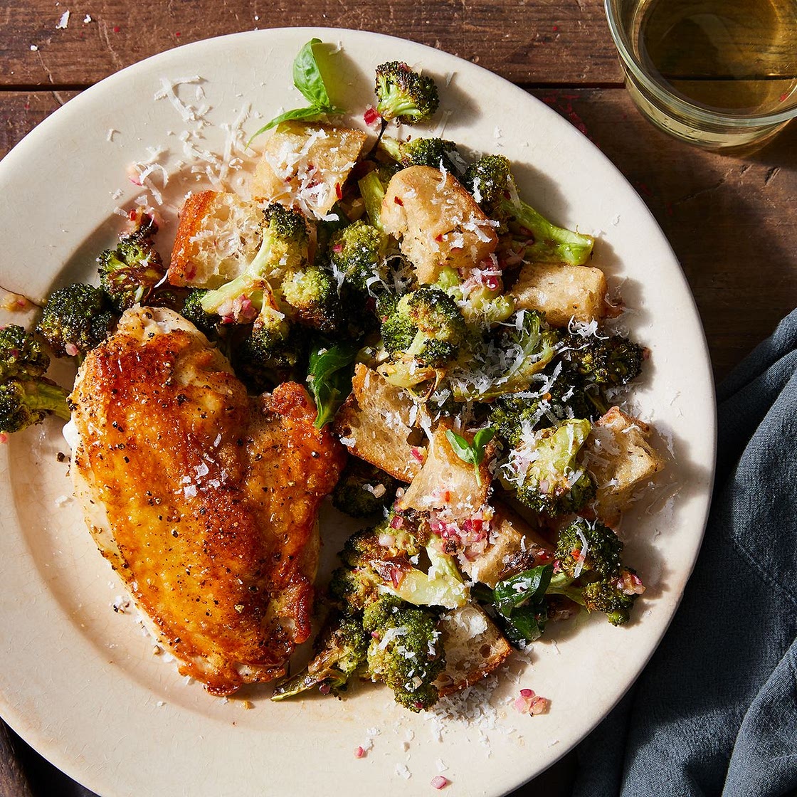 🇭🇺 Pan-Roasted Chicken  With Broccoli Panzanella