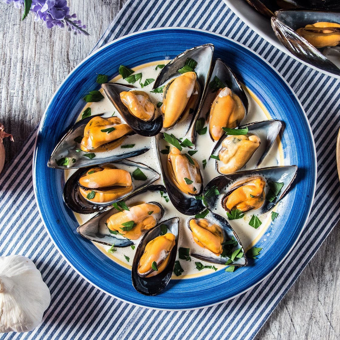 Keto Mussels in Garlic Cream Sauce