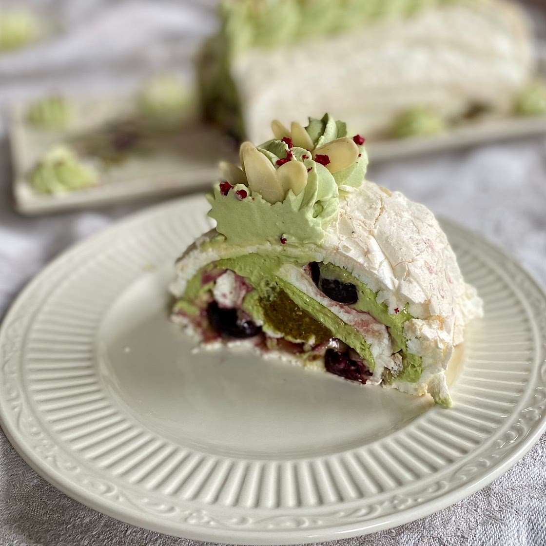 Merengue pistachio roll