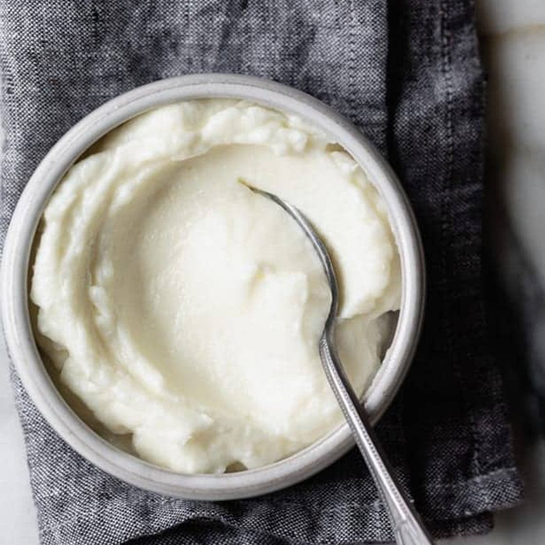 Lebanese Garlic Sauce (Toum)