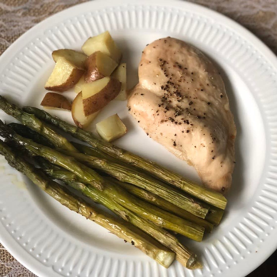 Easy Baked Chicken, Potatoes & Vegetables