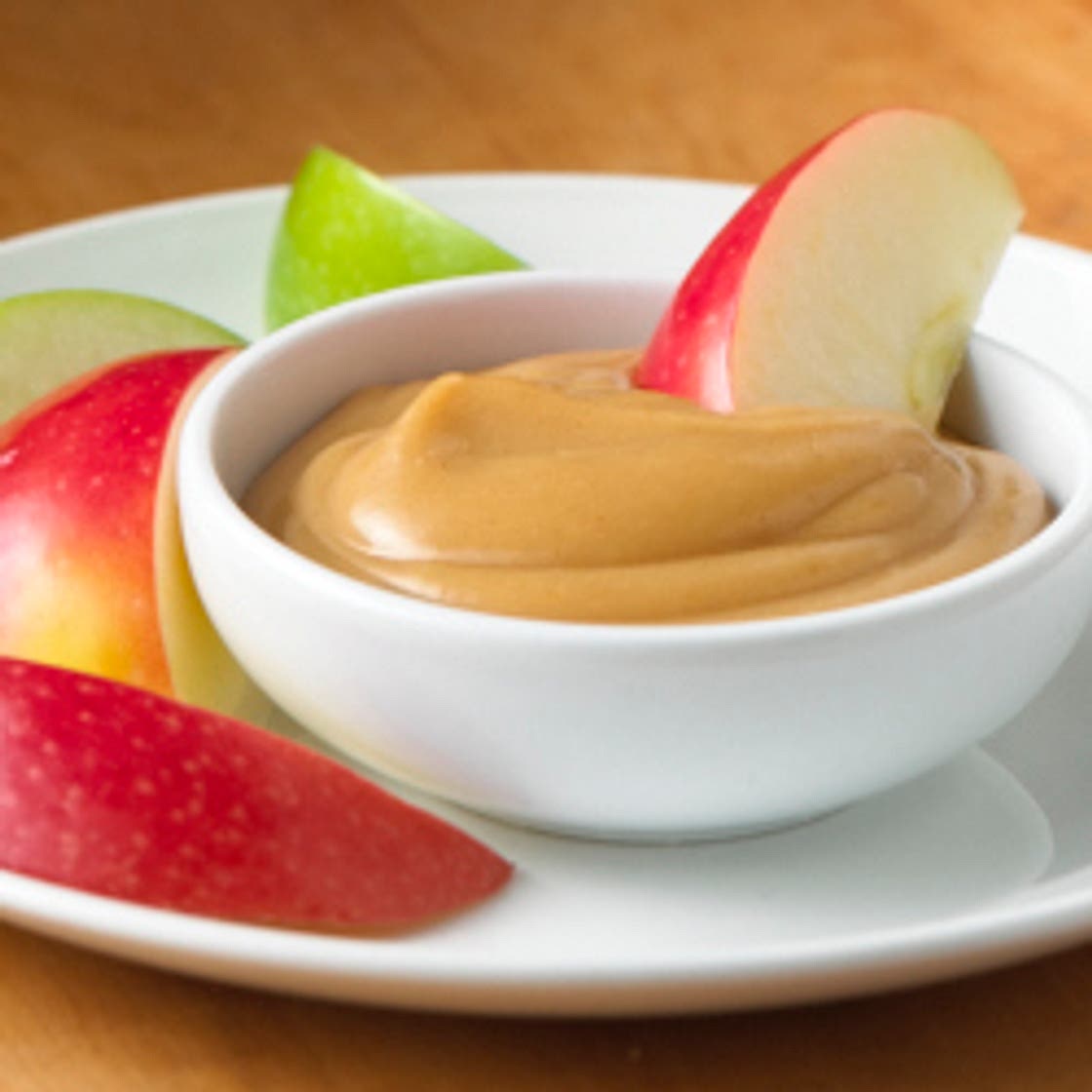 Apple Slices with Creamy Peanut Butter Dip