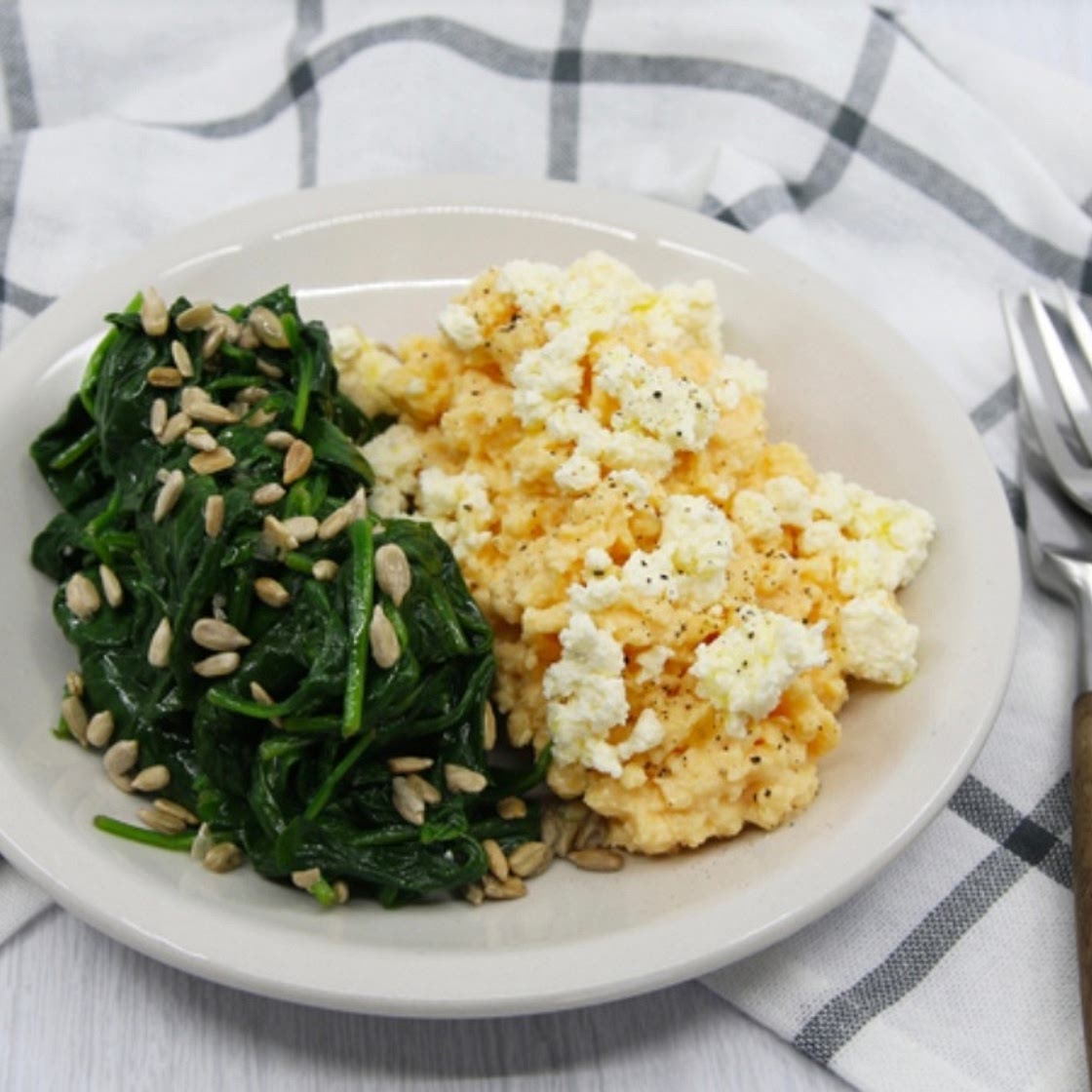 Ricotta and spinach scrambled eggs
