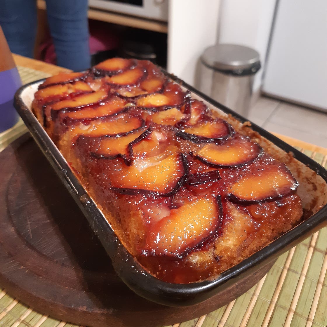 Budin invertido de ciruela