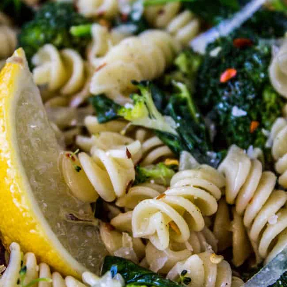 20 Minute Lemon Broccoli Pasta Skillet