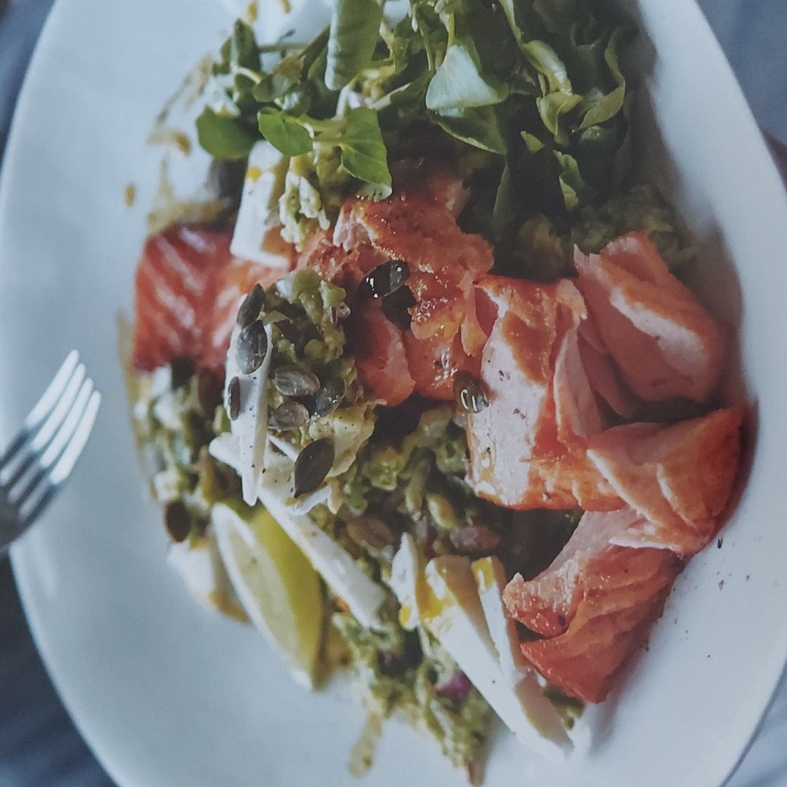 GRILLED SALMON WITH AVOCADO, FETA AND PUMPKIN SEEDS