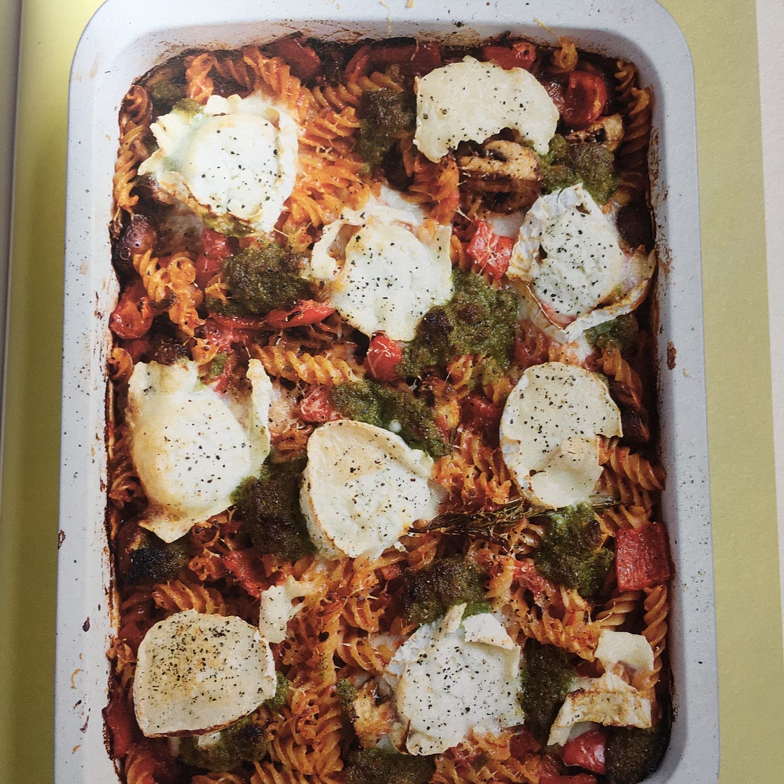 Goat’s cheese, red pepper, mushroom and pesto fusilli traybake