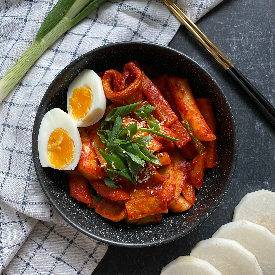 Kim Dong-Jun's radish tteokbokki (김동준 무 떡볶이)