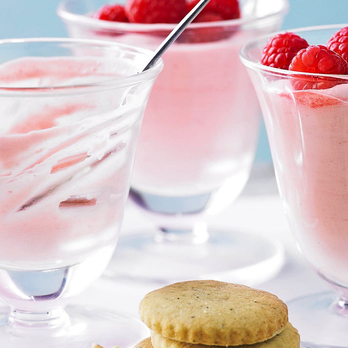 Raspberry mousse with mint biscuits
