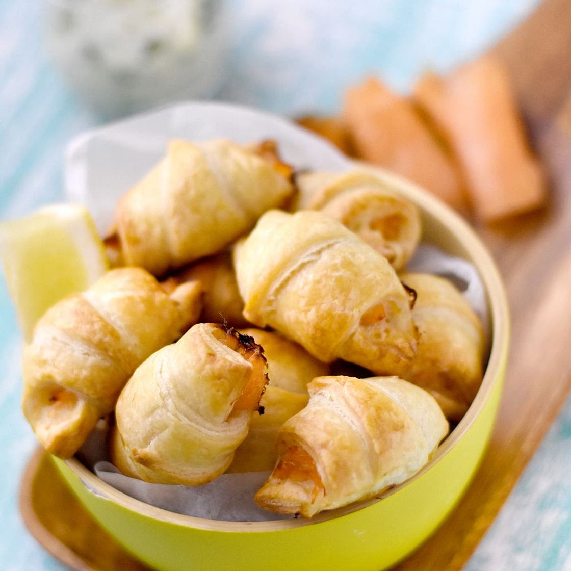Petits croissants au saumon fumé (toast apéritif)