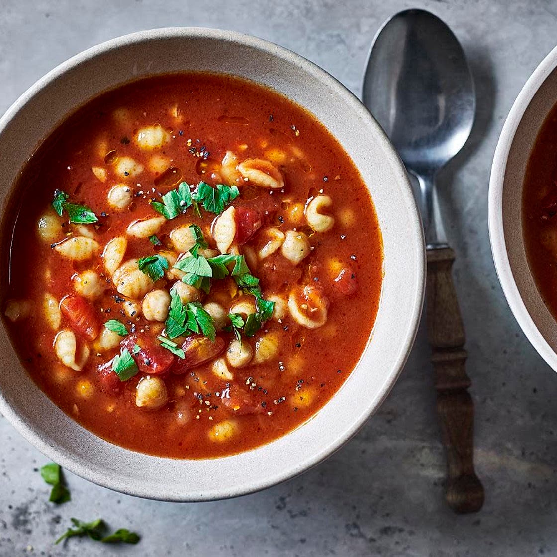 Tomato, chickpea and pasta soup