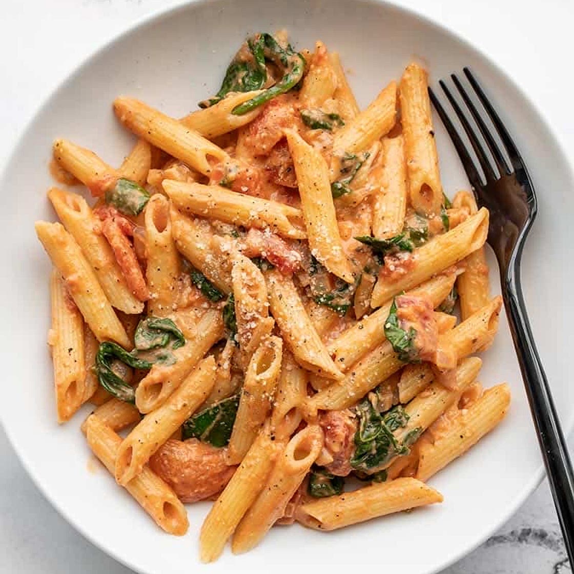 CREAMY TOMATO AND SPINACH PASTA