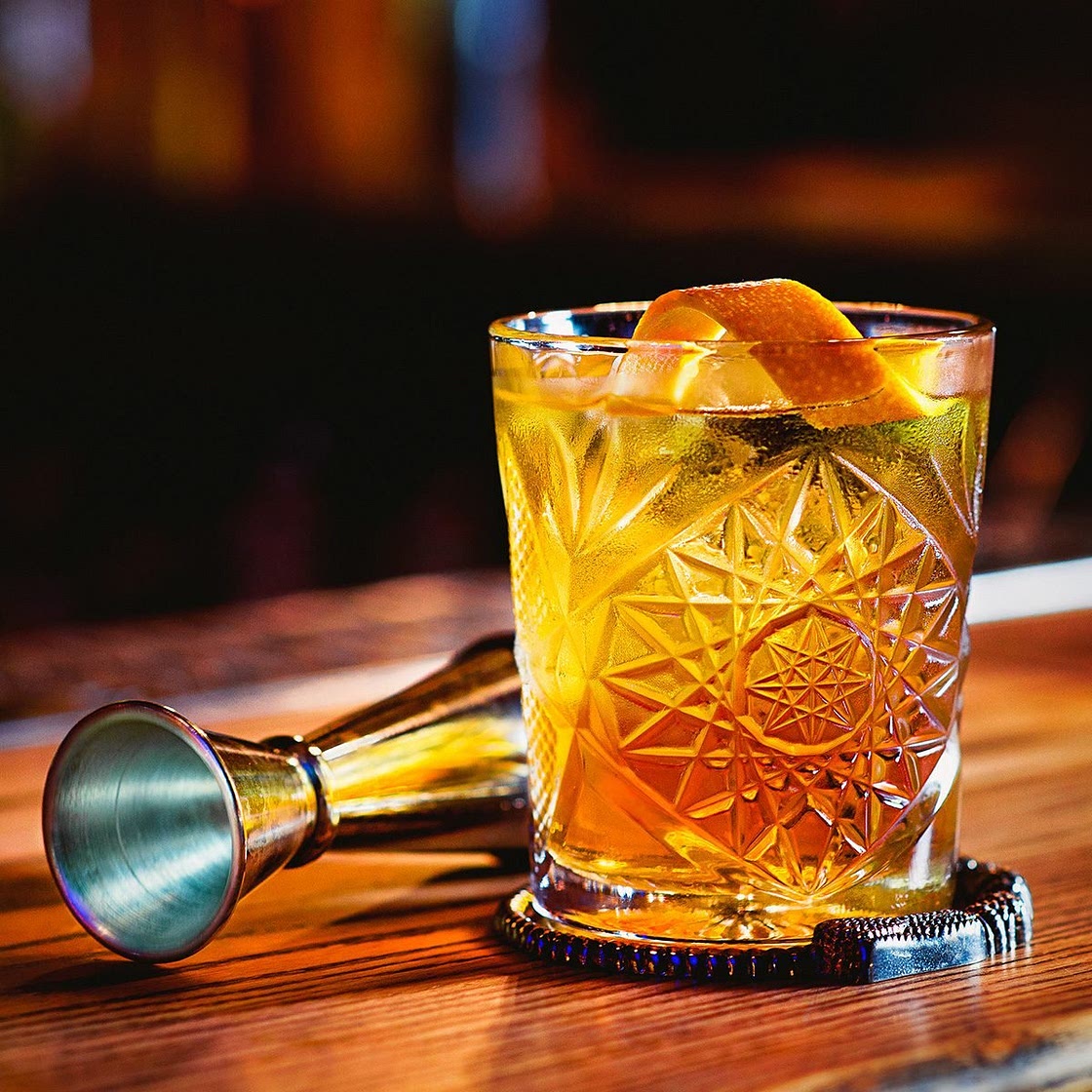 How to Make an Old Fashioned Like a Bartender
