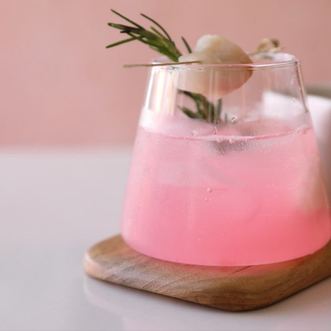 This Gin, Rosé Wine and Lychee Cocktail Is Extravagantly Exotic