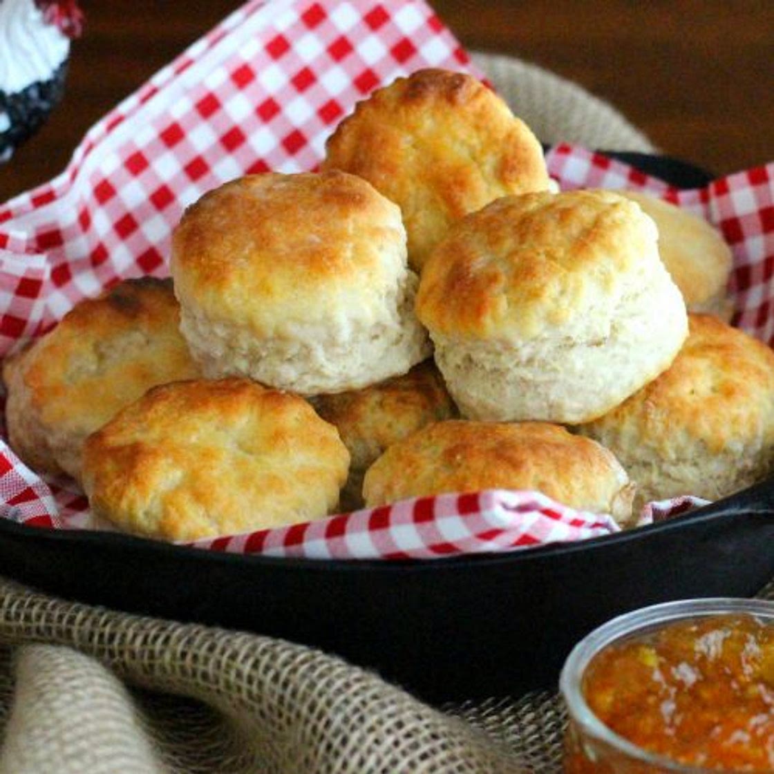 Fluffy Southern Buttermilk Biscuits