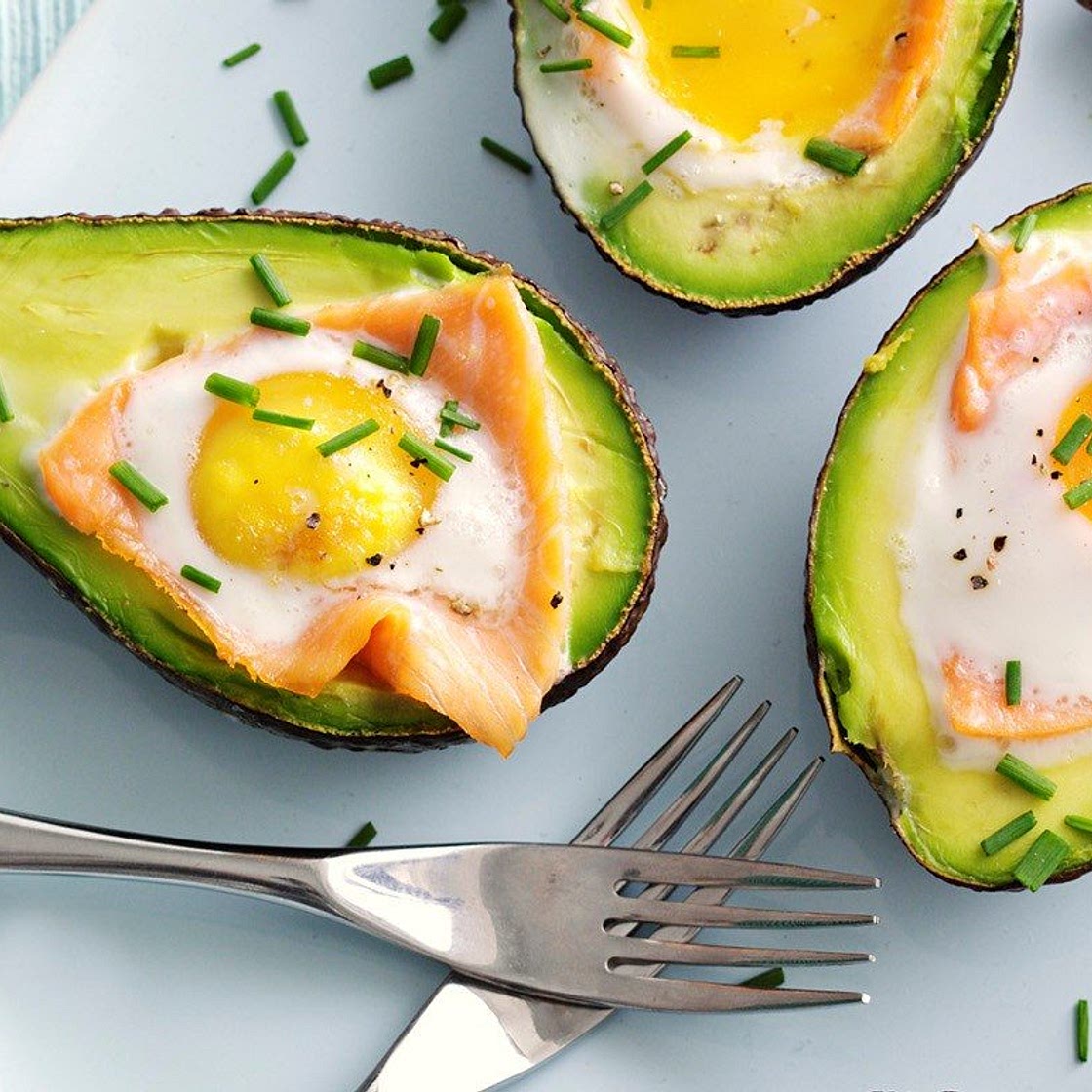 Baked avocado with smoked salmon & egg