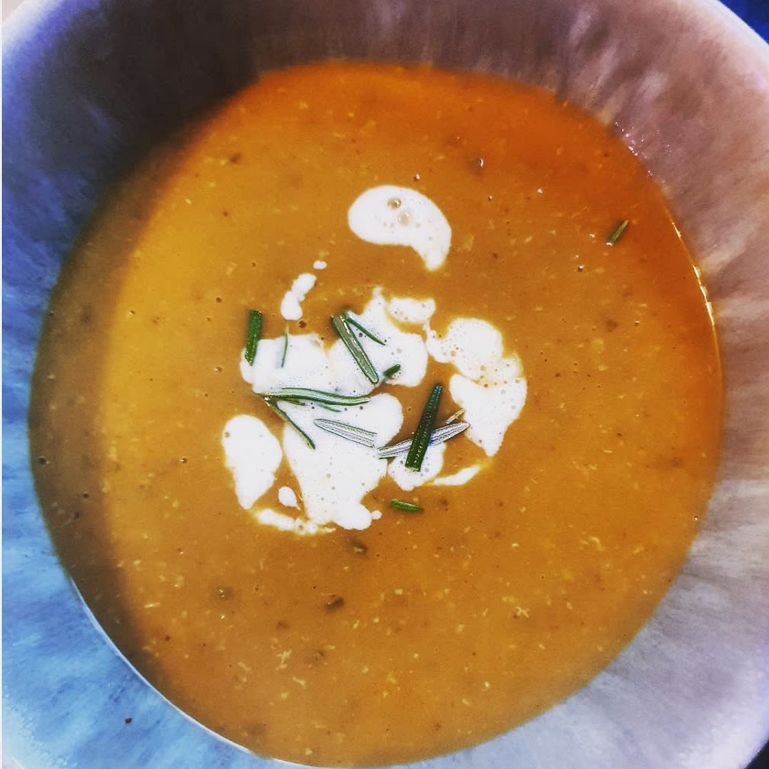 Sweet potato & rosemary soup with garlic toasts