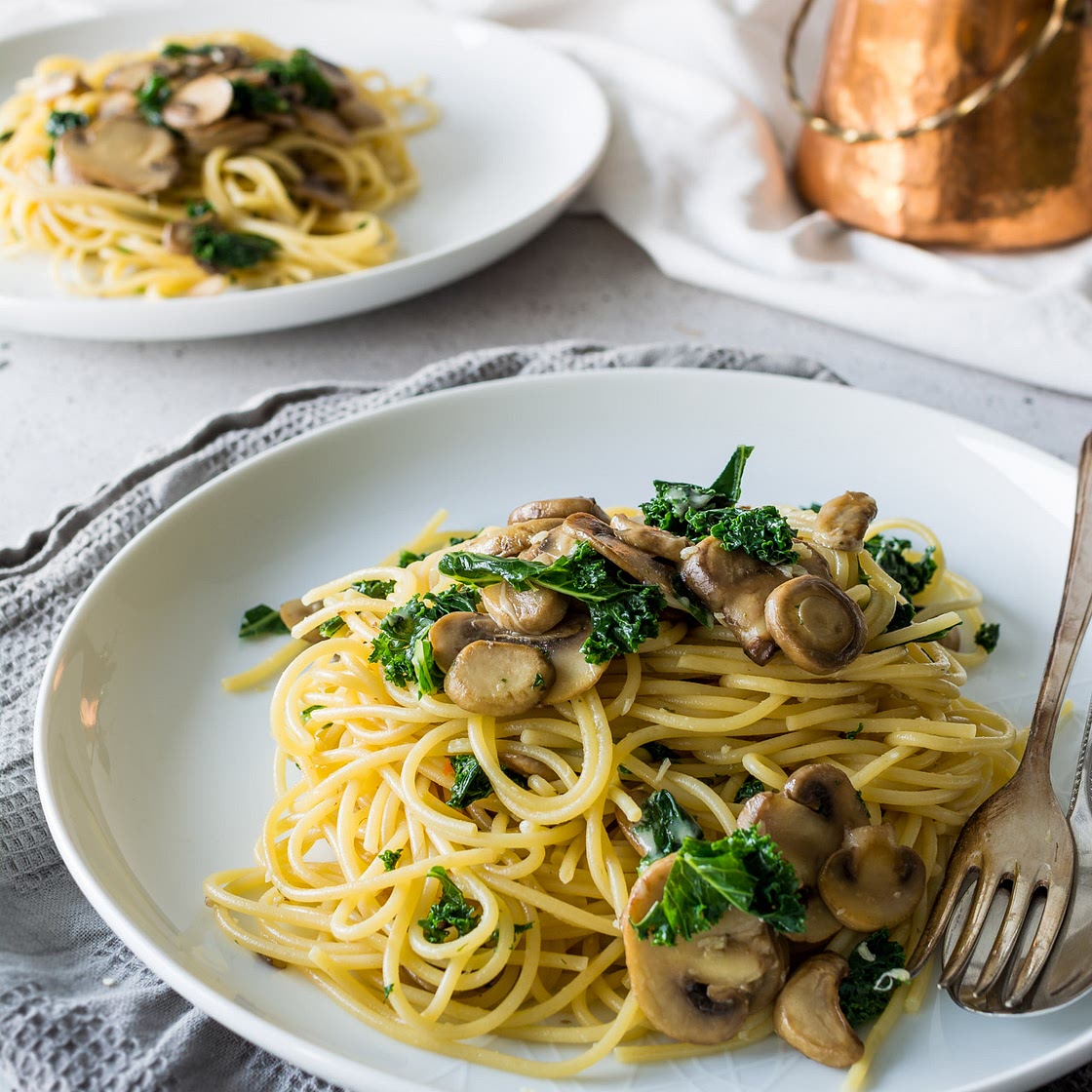 One Pot Kale, Mushroom and Garlic Spaghetti