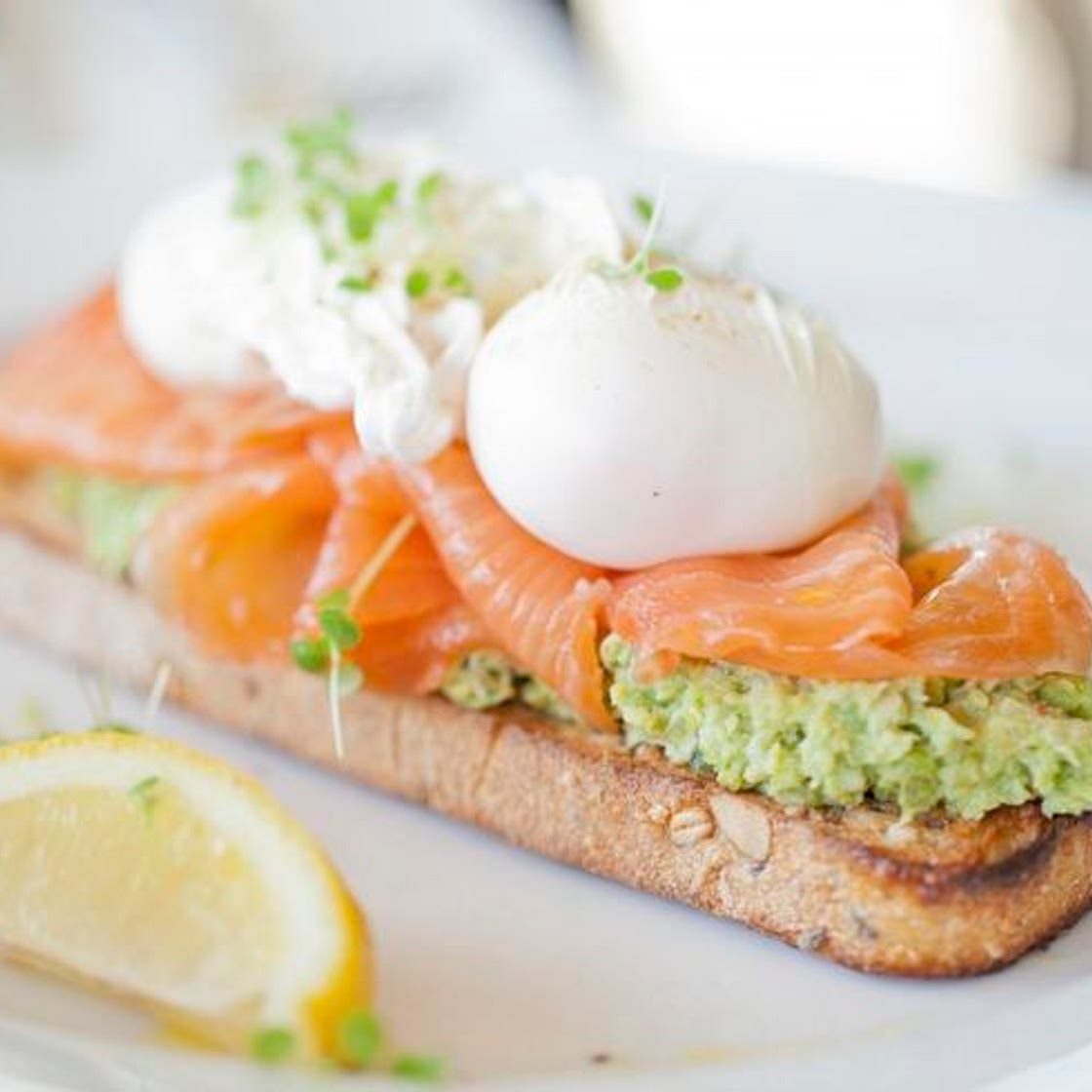 Avocado, smoked salmon and poached egg on toast - Underground Cookery School