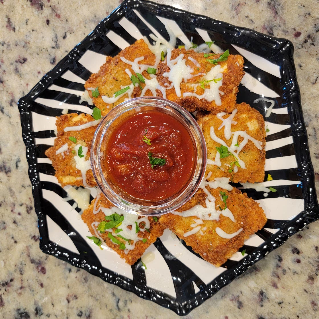 Missouri "Style" Toasted Ravioli with Chef's Homemade Sauce