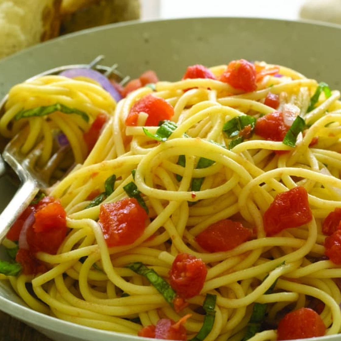 Spaghetti with Tomato and Basil