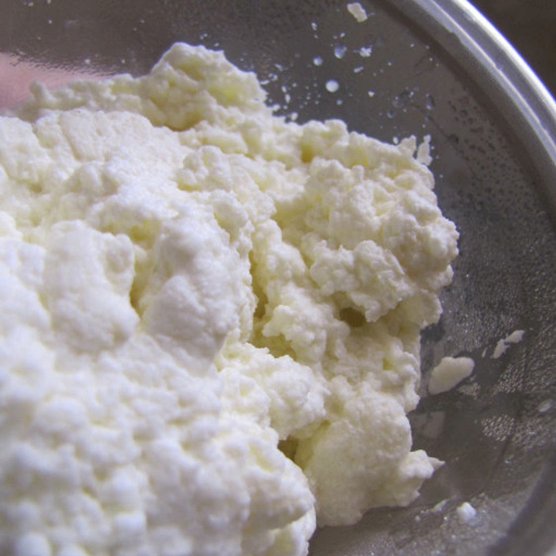 10-minute ricotta from powdered milk