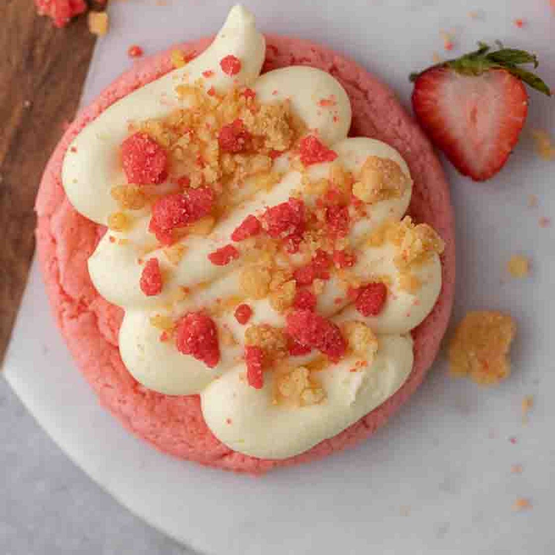 Crumbl 🙀  Strawberry Shortcake Cookies