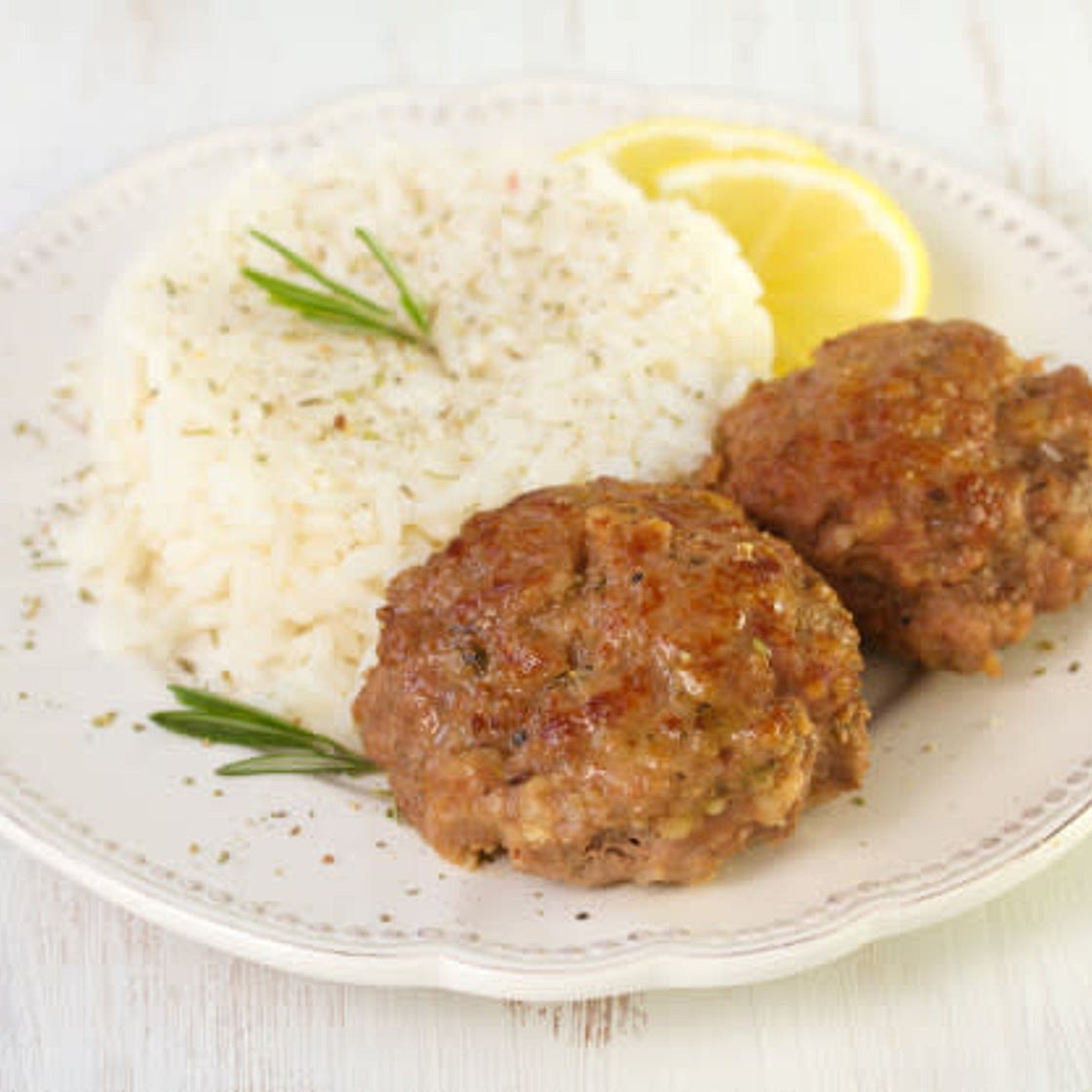 almondegas grelhadas com arroz