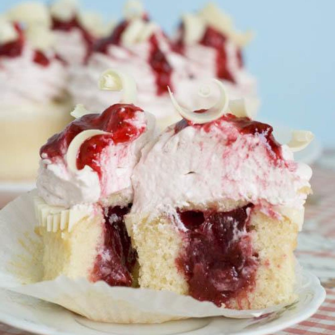 White Chocolate Strawberry Cupcakes