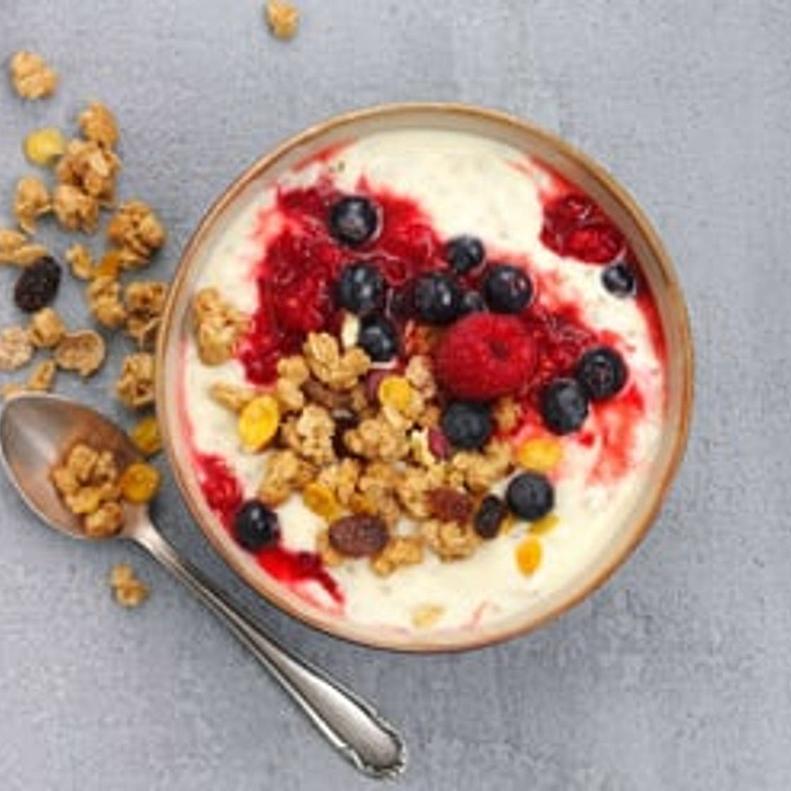 Crunchy-Joghurt-Früchte-Bowl
