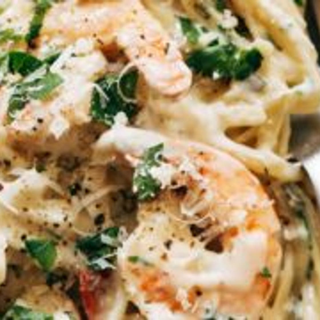 Garlic Butter White Wine Shrimp Linguine