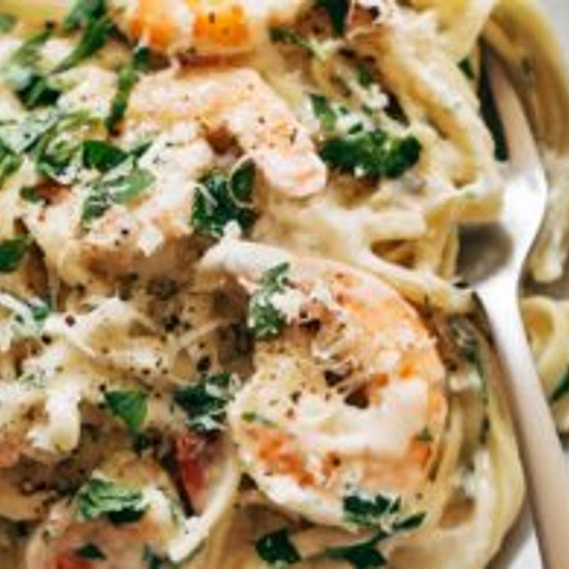 Garlic Butter White Wine Shrimp Linguine