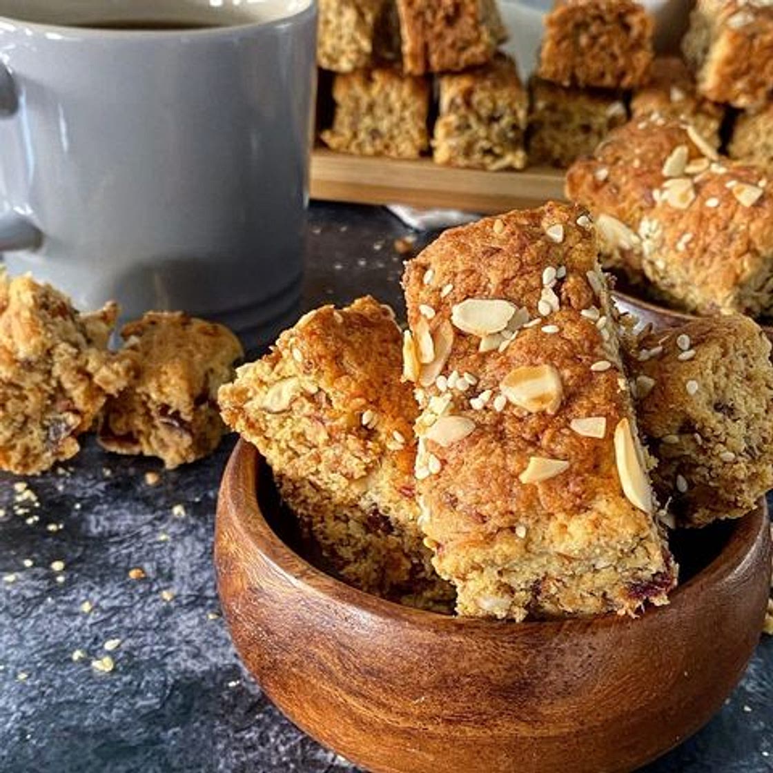 Date and nut rusks