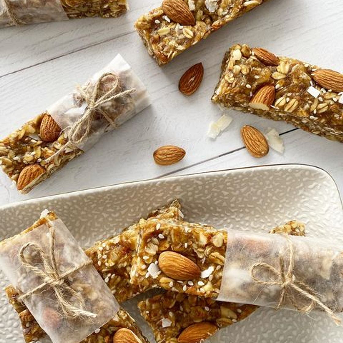 Date and nut granola bars