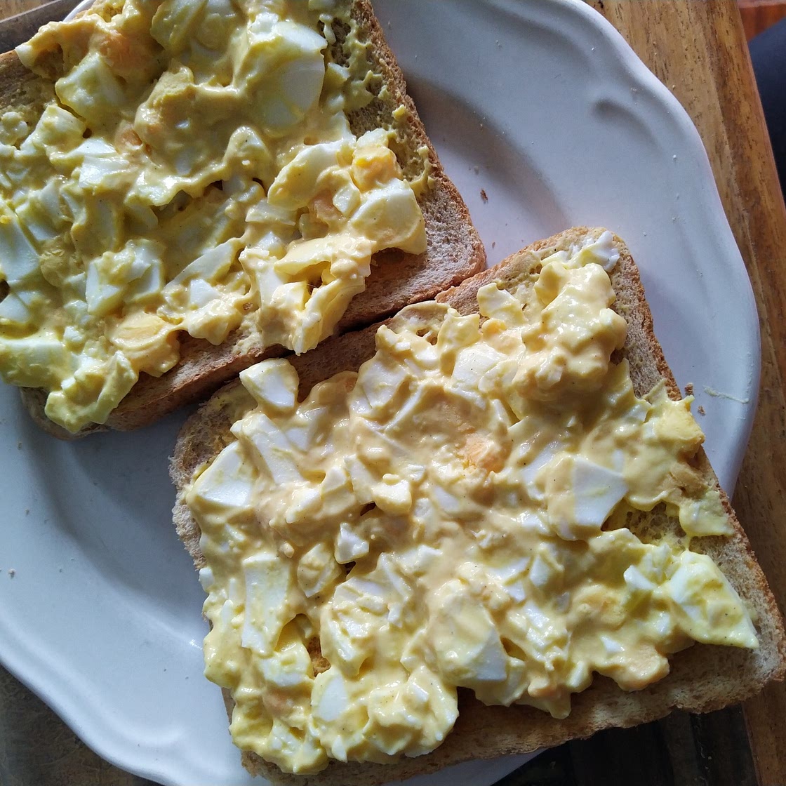 Roll with egg fillings