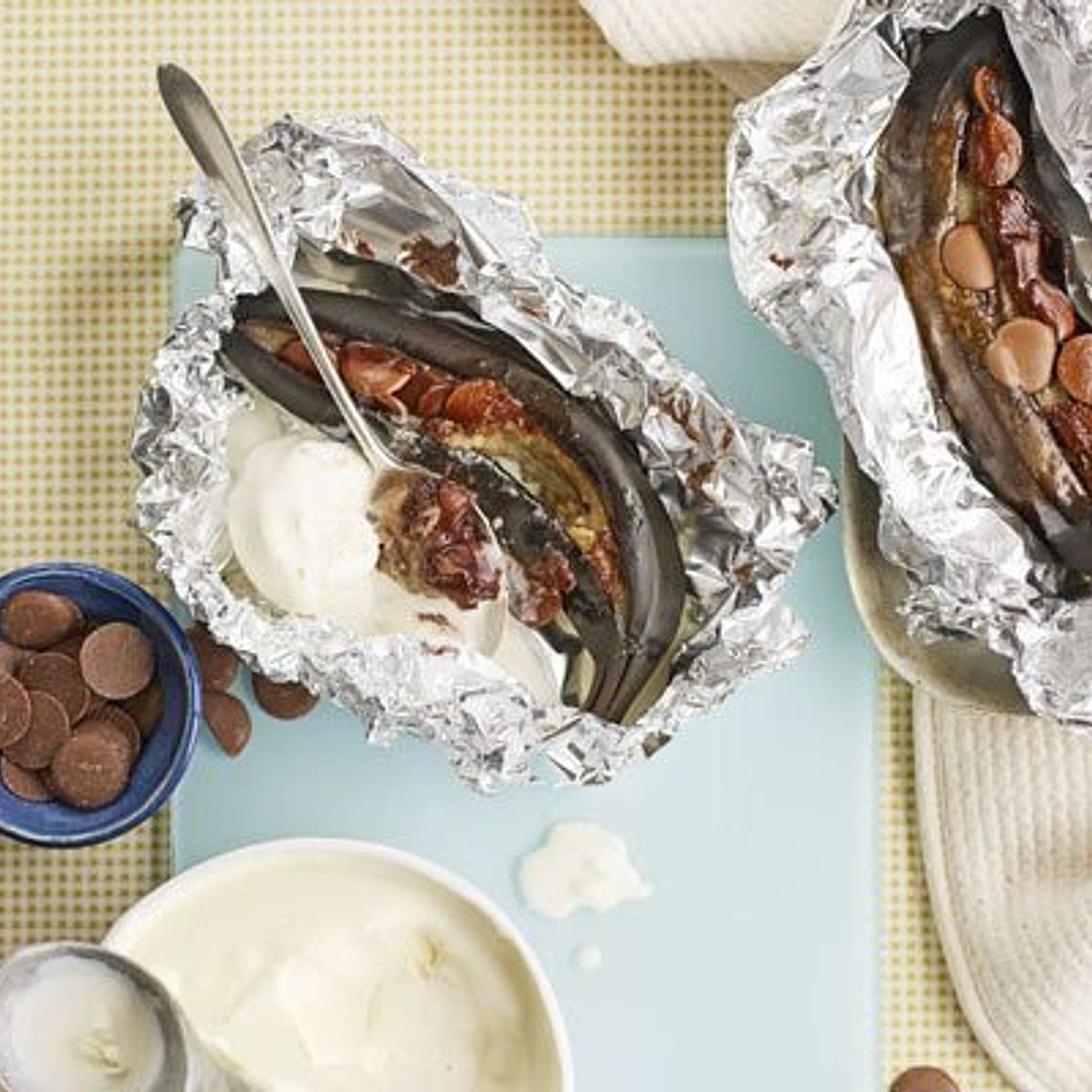Chocolate baked bananas