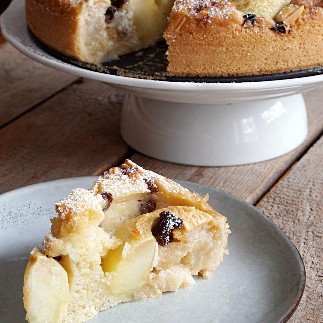 Juicy Baked Apple Cake