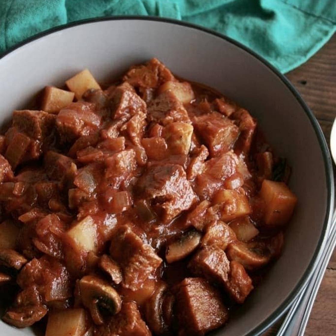 Deftiges Seitan-Gulasch
