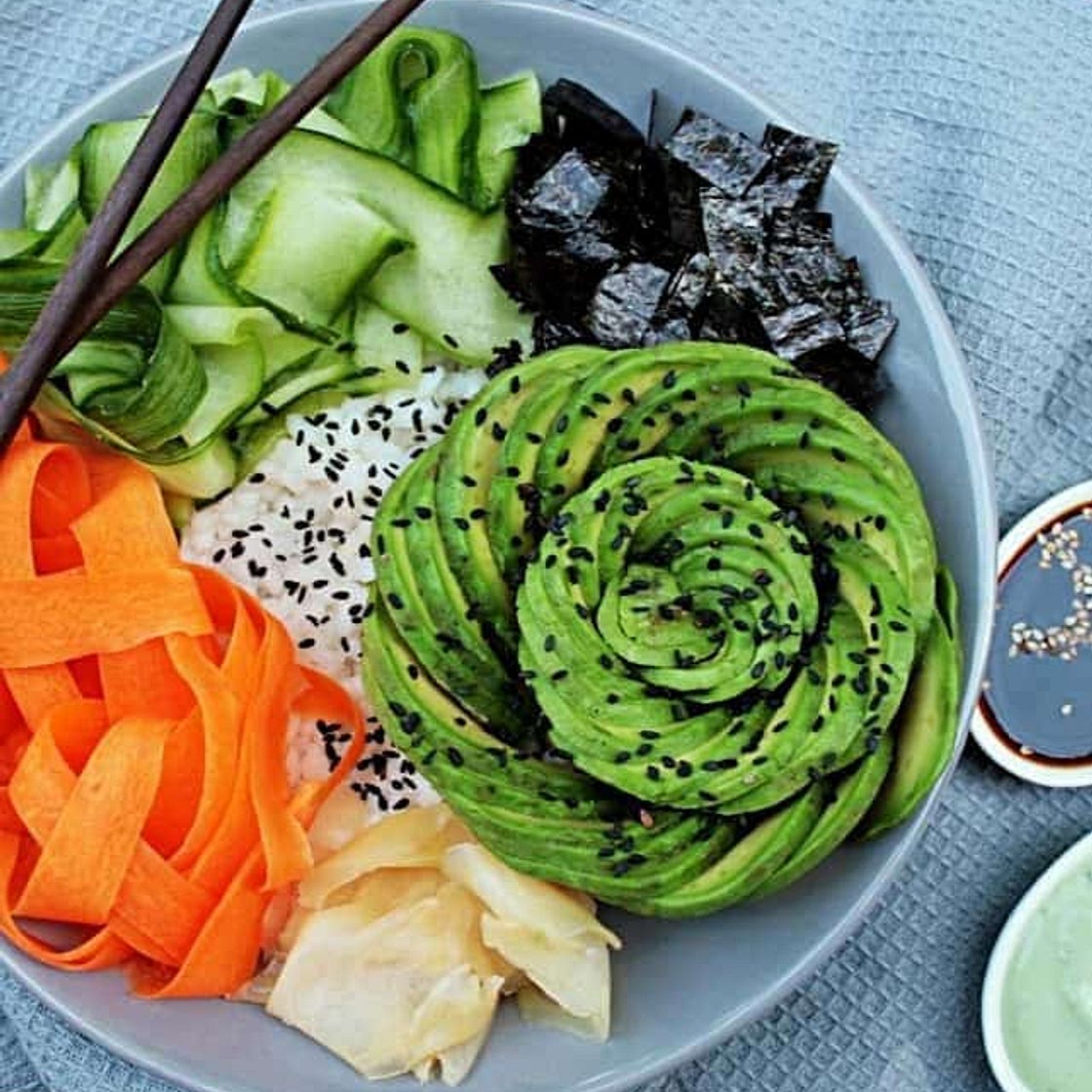 Sushi Bowl mit Avocado