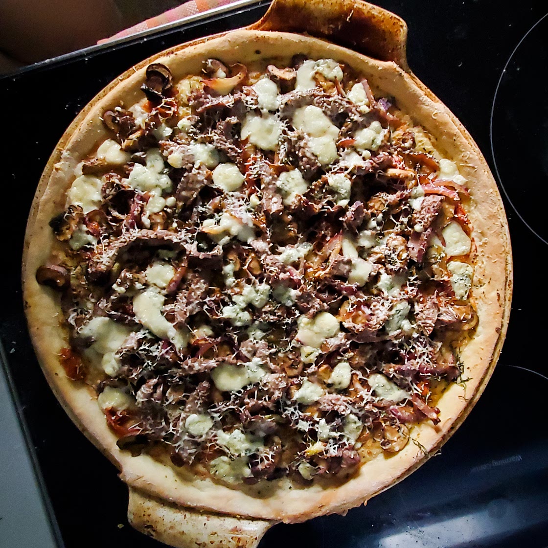 Steak Mushroom and Gorgonzola Pizza