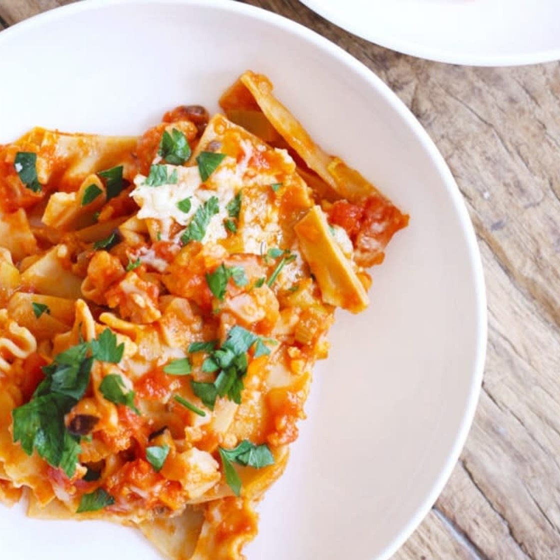 one-pot cauliflower bolognese lasagna