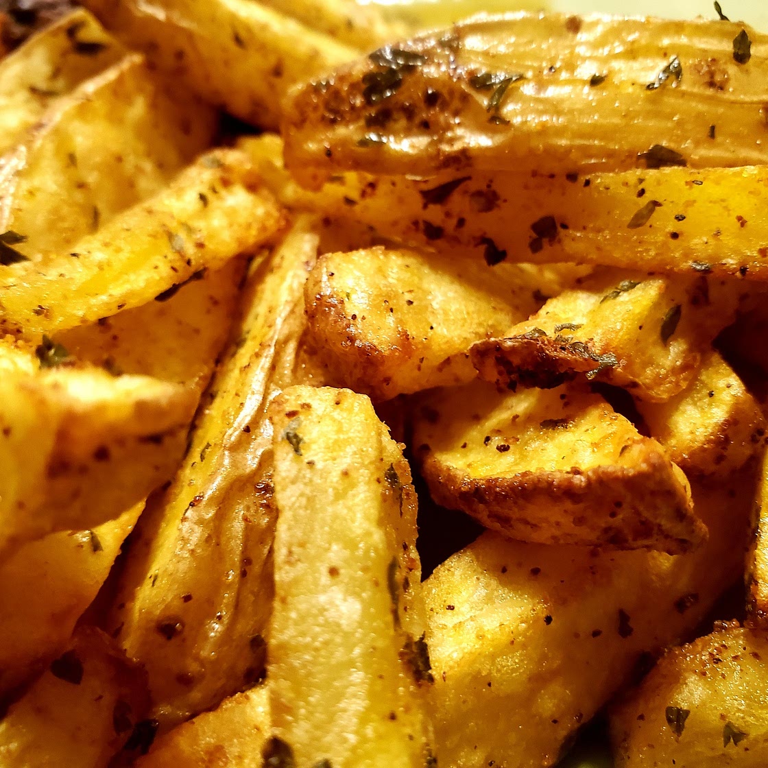 Air Fryer Crispy Potato Wedges