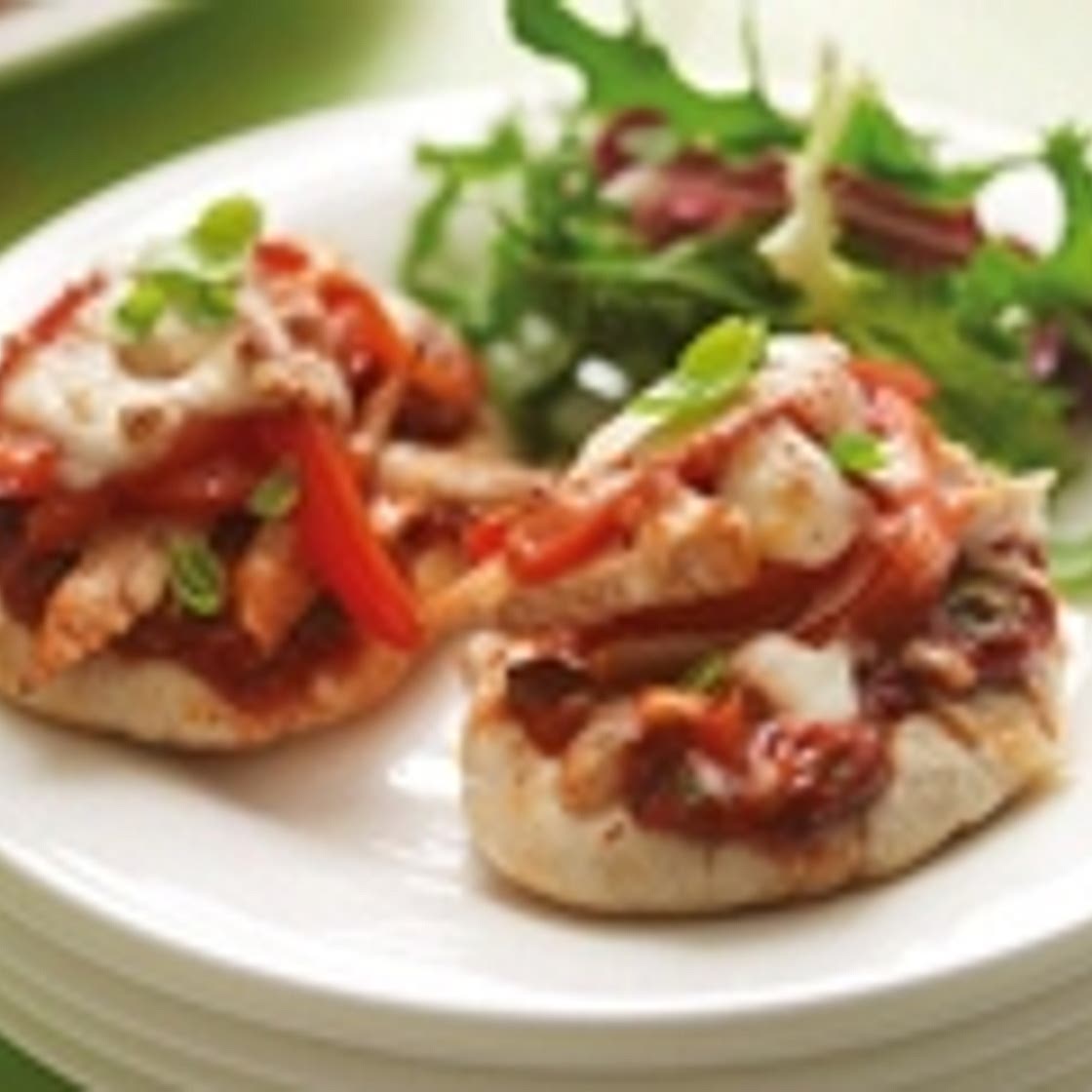 Chicken and pepper pitta pizzas