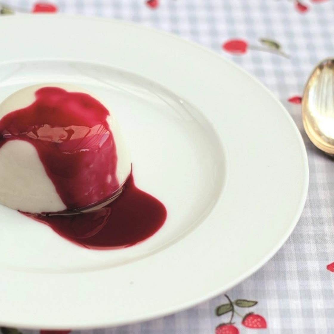 Classic vegan panna cotta