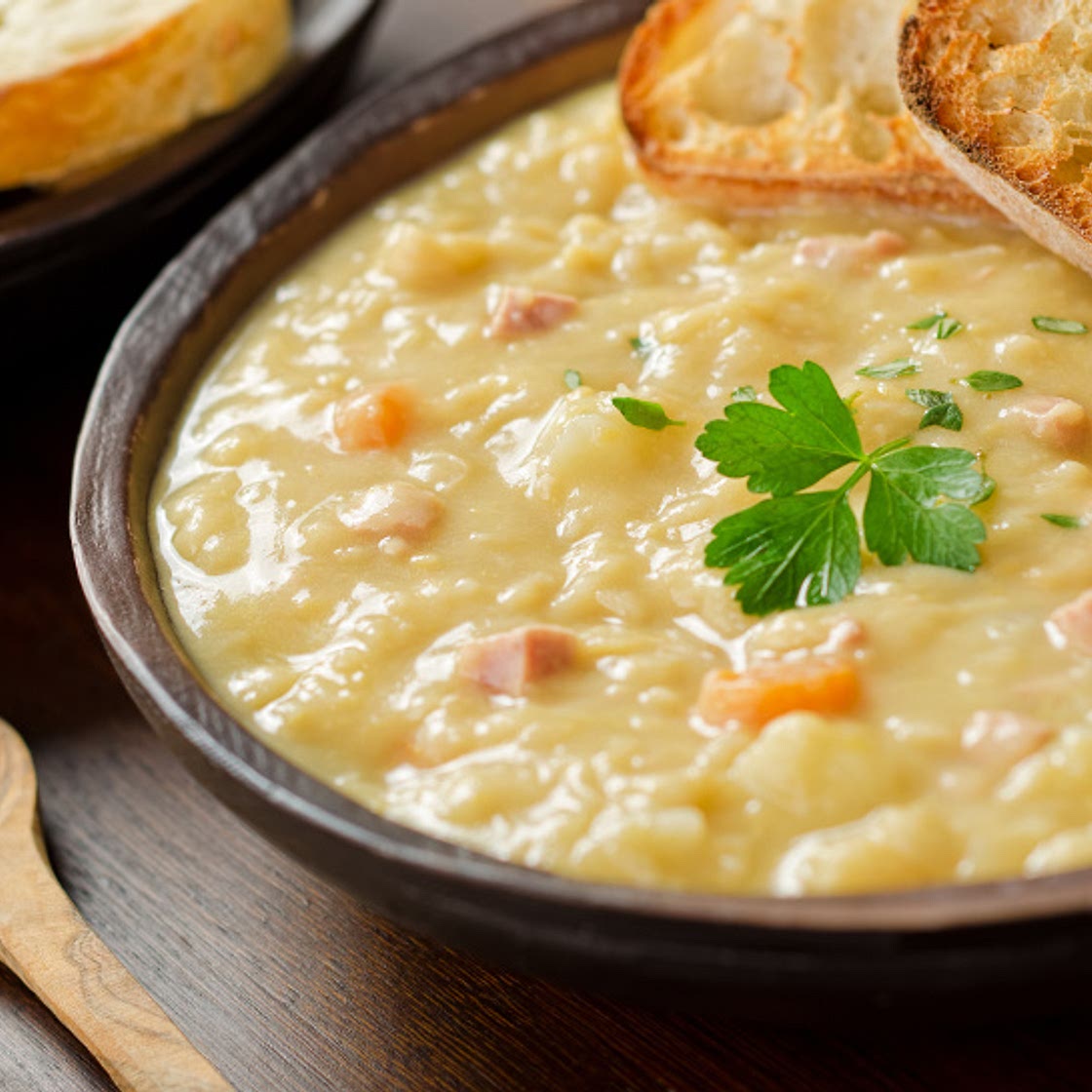 Soupe aux pois traditionnelle du Québec