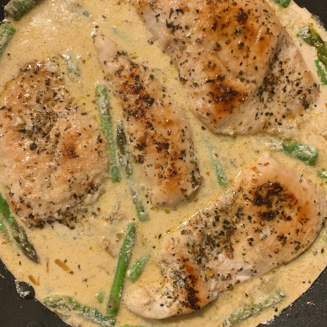 Creamy Lemon Garlic Chicken with Asparagus (30 Minutes!)