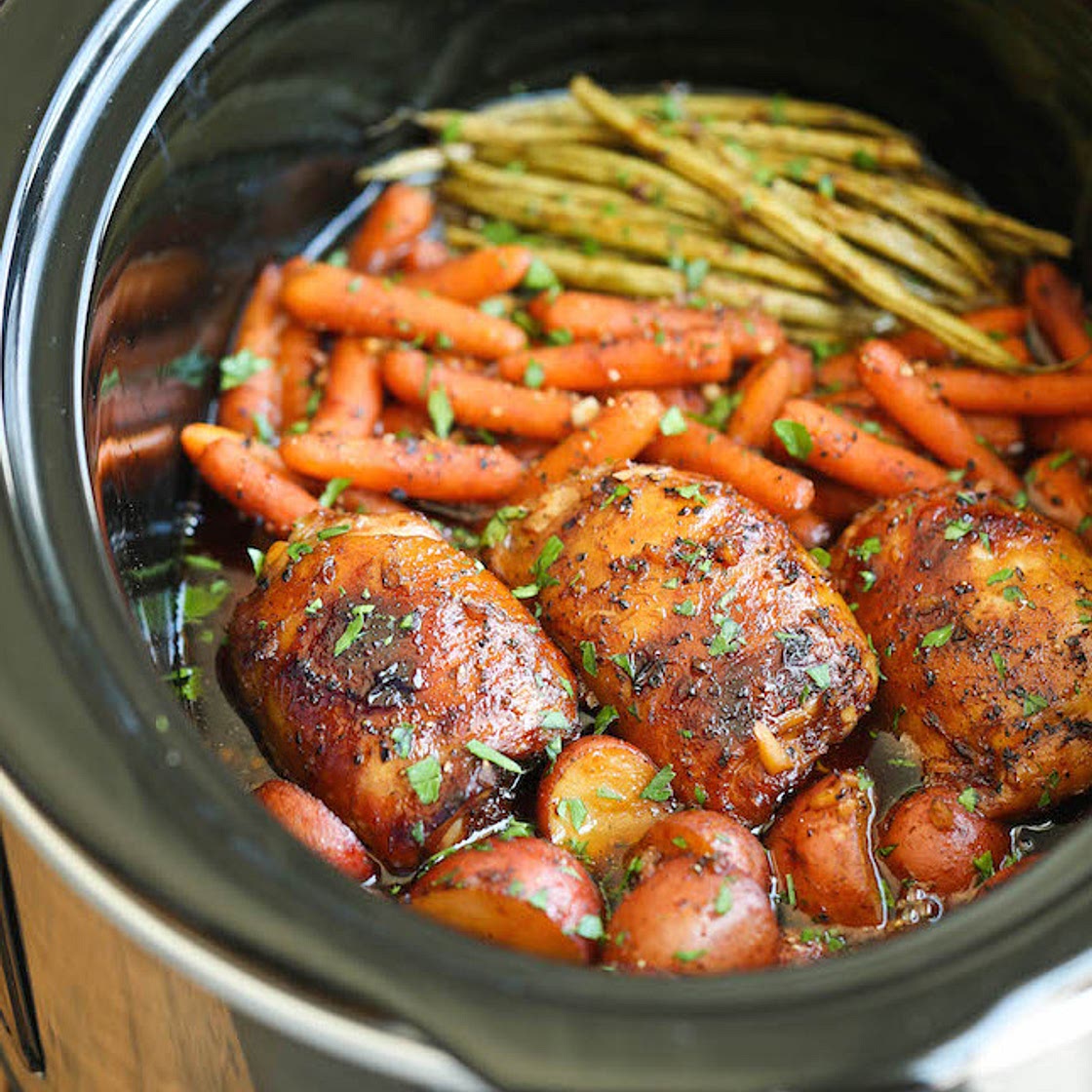 Poulet et légumes dans une sauce miel et ail à la mijoteuse