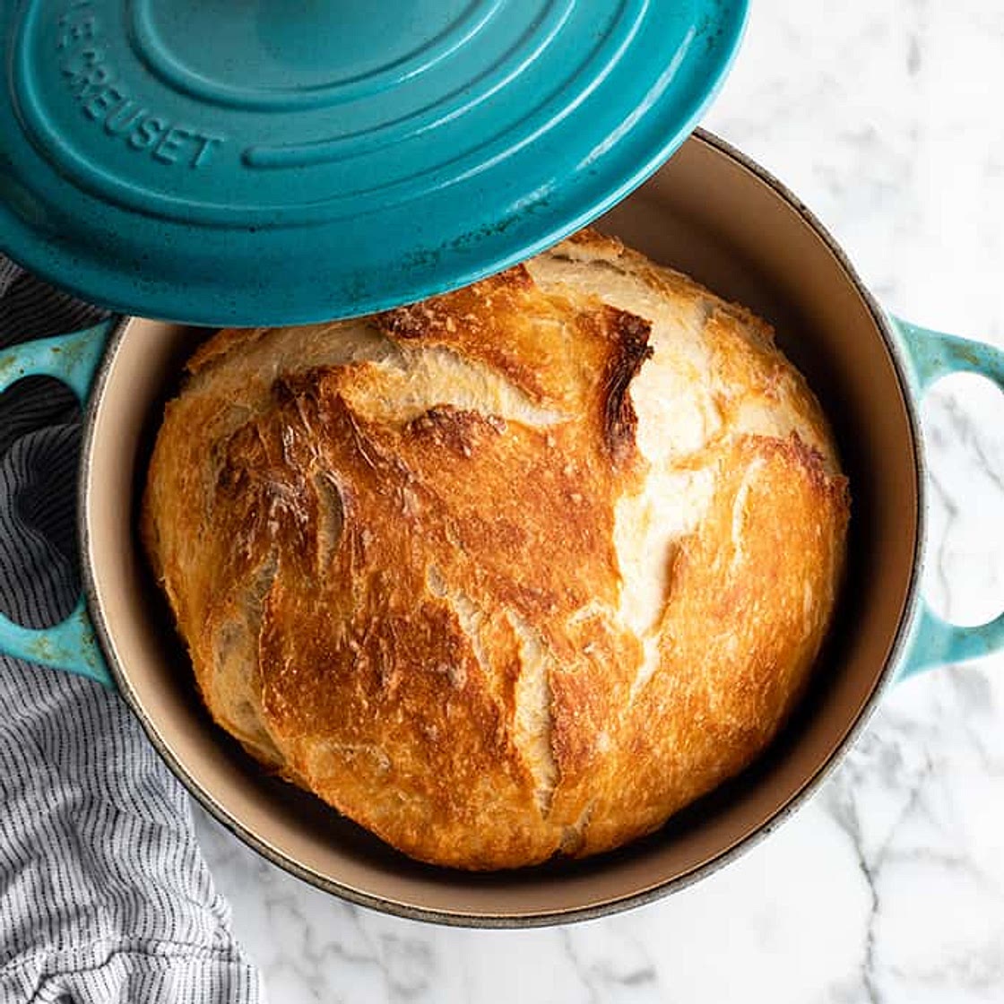 Easy No Knead Bread (Dutch Oven Bread)