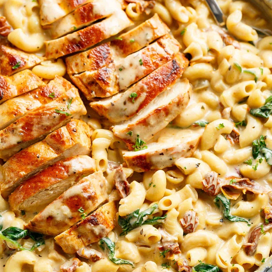 Mac n Cheese with chicken and rocket 