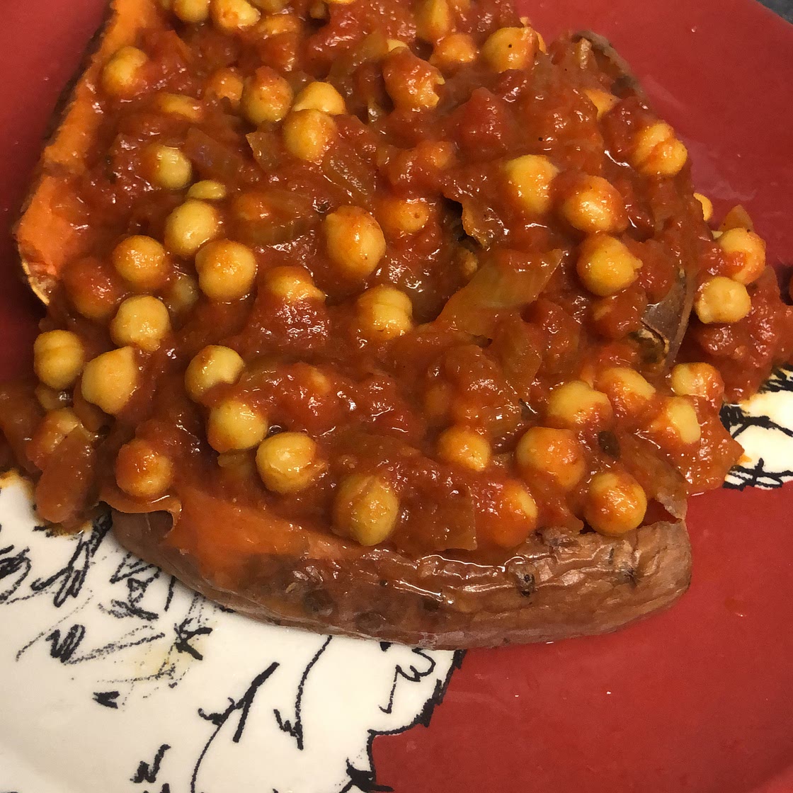 Vegan chickpea curry jacket potatoes